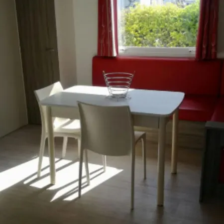 Mobil-home 4 Pers Avec Terrasse A Sainte-marie-du-mont - Api-1-52-1297