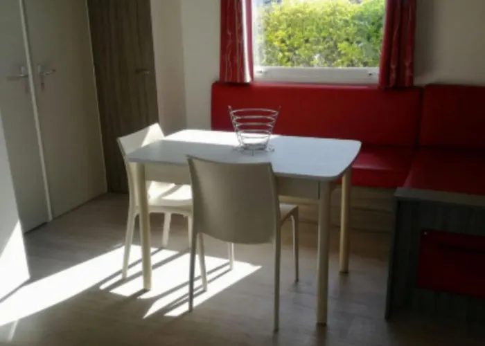 Mobil-home 4 Pers Avec Terrasse A Sainte-marie-du-mont - Api-1-52-1297